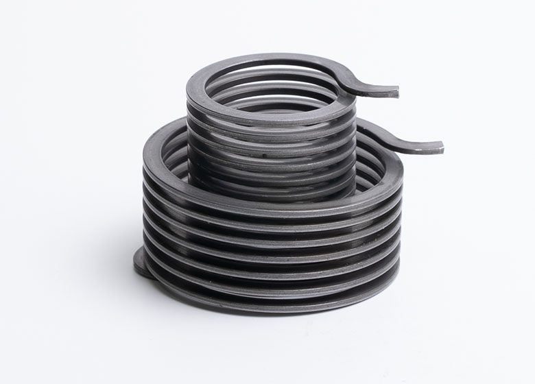 元々2つだったバネを一発加工